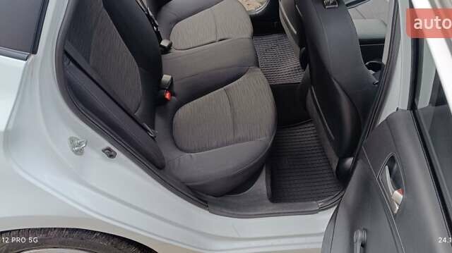 Белый Хендай Акцент, объемом двигателя 1.4 л и пробегом 235 тыс. км за 6400 $, фото 16 на Automoto.ua