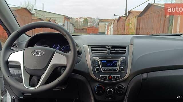 Белый Хендай Акцент, объемом двигателя 1.4 л и пробегом 235 тыс. км за 6400 $, фото 20 на Automoto.ua