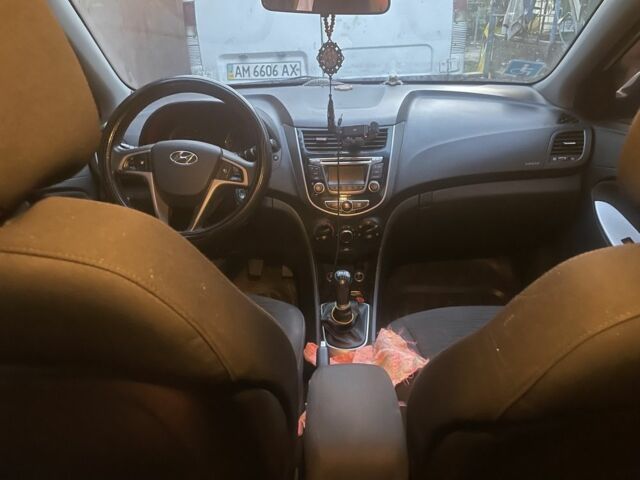 Білий Хендай Акцент, об'ємом двигуна 1.4 л та пробігом 134 тис. км за 7500 $, фото 5 на Automoto.ua