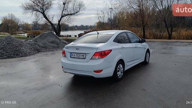 Белый Хендай Акцент, объемом двигателя 1.4 л и пробегом 235 тыс. км за 6400 $, фото 4 на Automoto.ua