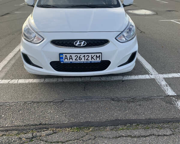 Белый Хендай Акцент, объемом двигателя 1.4 л и пробегом 111 тыс. км за 9500 $, фото 6 на Automoto.ua