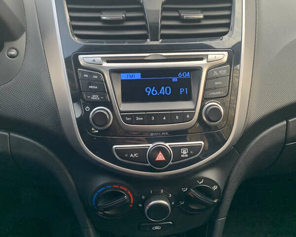 Белый Хендай Акцент, объемом двигателя 1.4 л и пробегом 111 тыс. км за 9500 $, фото 10 на Automoto.ua