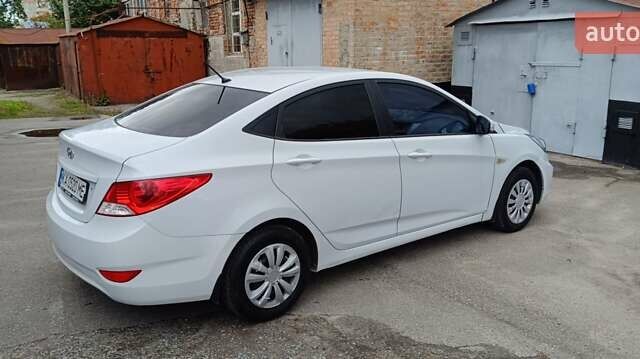 Білий Хендай Акцент, об'ємом двигуна 1.4 л та пробігом 235 тис. км за 6470 $, фото 2 на Automoto.ua