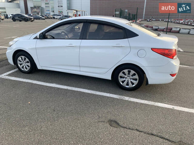 Белый Хендай Акцент, объемом двигателя 1.4 л и пробегом 111 тыс. км за 9500 $, фото 2 на Automoto.ua