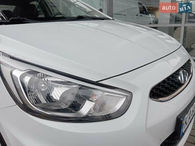 Белый Хендай Акцент, объемом двигателя 1.37 л и пробегом 75 тыс. км за 9100 $, фото 26 на Automoto.ua