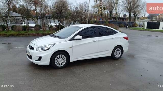 Белый Хендай Акцент, объемом двигателя 1.4 л и пробегом 235 тыс. км за 6400 $, фото 9 на Automoto.ua