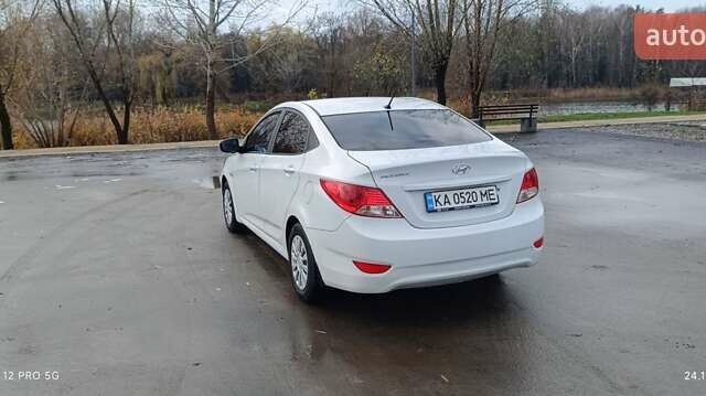 Белый Хендай Акцент, объемом двигателя 1.4 л и пробегом 235 тыс. км за 6400 $, фото 6 на Automoto.ua