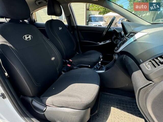 Белый Хендай Акцент, объемом двигателя 1.37 л и пробегом 267 тыс. км за 6990 $, фото 11 на Automoto.ua