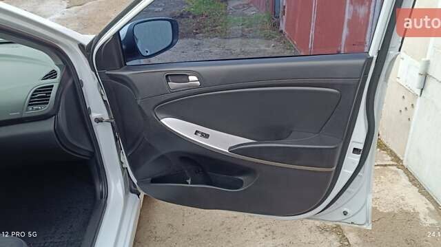 Белый Хендай Акцент, объемом двигателя 1.4 л и пробегом 235 тыс. км за 6400 $, фото 13 на Automoto.ua