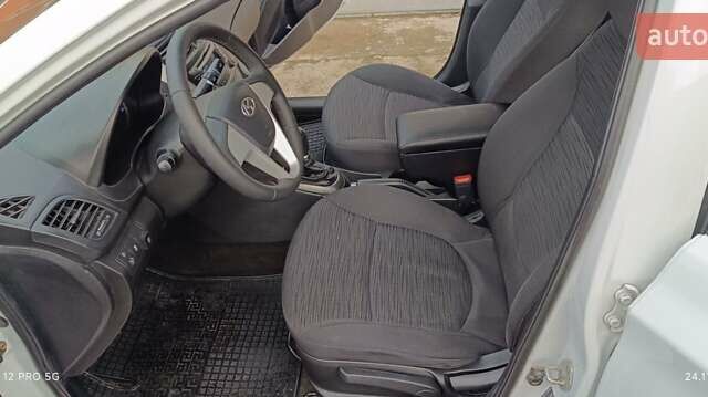 Белый Хендай Акцент, объемом двигателя 1.4 л и пробегом 235 тыс. км за 6400 $, фото 17 на Automoto.ua