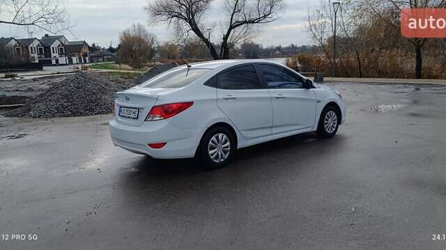 Белый Хендай Акцент, объемом двигателя 1.4 л и пробегом 235 тыс. км за 6400 $, фото 3 на Automoto.ua