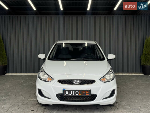 Белый Хендай Акцент, объемом двигателя 1.37 л и пробегом 99 тыс. км за 8700 $, фото 1 на Automoto.ua