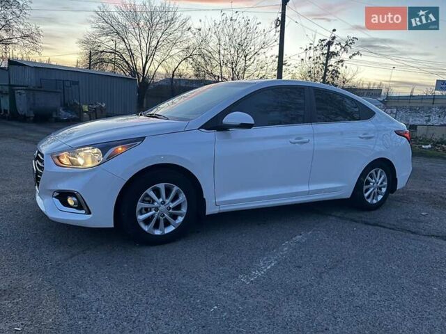 Белый Хендай Акцент, объемом двигателя 1.6 л и пробегом 55 тыс. км за 12700 $, фото 7 на Automoto.ua