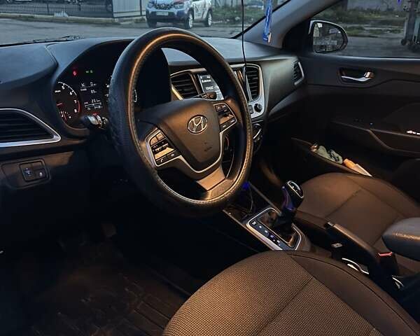 Белый Хендай Акцент, объемом двигателя 1.6 л и пробегом 55 тыс. км за 12700 $, фото 10 на Automoto.ua