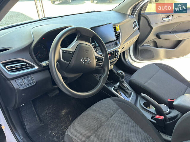 Белый Хендай Акцент, объемом двигателя 1.37 л и пробегом 68 тыс. км за 14500 $, фото 4 на Automoto.ua