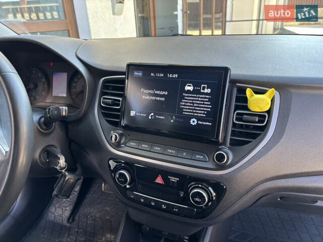 Белый Хендай Акцент, объемом двигателя 1.37 л и пробегом 68 тыс. км за 14500 $, фото 3 на Automoto.ua