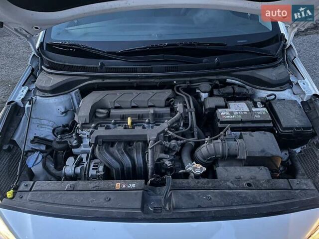 Белый Хендай Акцент, объемом двигателя 1.6 л и пробегом 55 тыс. км за 12700 $, фото 12 на Automoto.ua