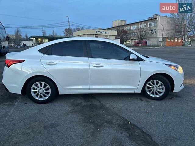 Белый Хендай Акцент, объемом двигателя 1.6 л и пробегом 55 тыс. км за 12700 $, фото 2 на Automoto.ua
