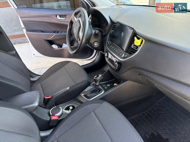 Белый Хендай Акцент, объемом двигателя 1.37 л и пробегом 68 тыс. км за 14500 $, фото 7 на Automoto.ua