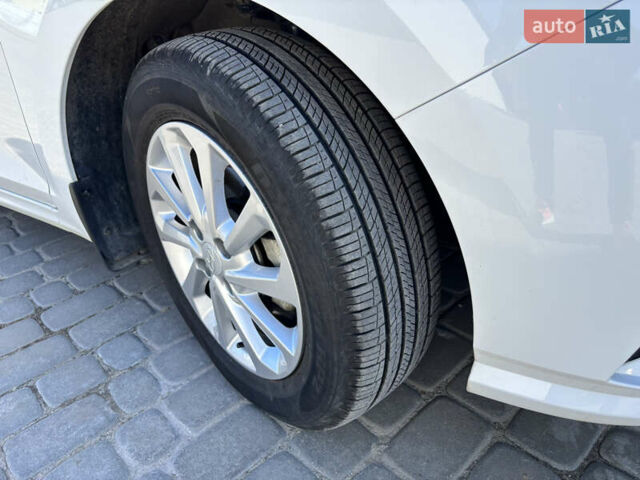 Белый Хендай Акцент, объемом двигателя 1.37 л и пробегом 68 тыс. км за 14500 $, фото 2 на Automoto.ua