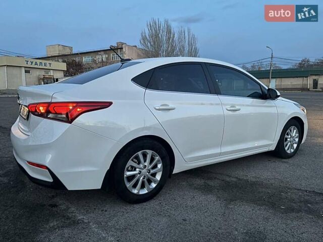 Белый Хендай Акцент, объемом двигателя 1.6 л и пробегом 55 тыс. км за 12700 $, фото 6 на Automoto.ua