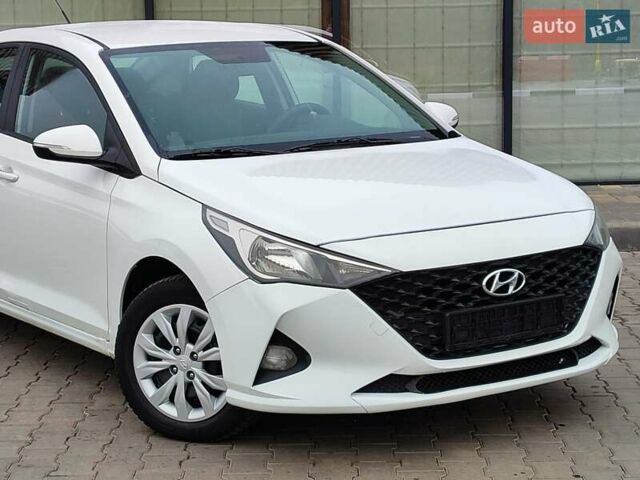 Білий Хендай Акцент, об'ємом двигуна 1.4 л та пробігом 46 тис. км за 10900 $, фото 5 на Automoto.ua