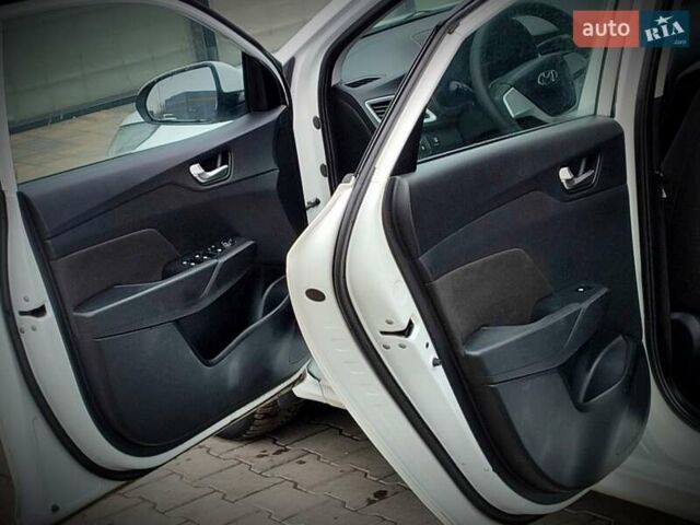 Білий Хендай Акцент, об'ємом двигуна 1.4 л та пробігом 46 тис. км за 10900 $, фото 10 на Automoto.ua
