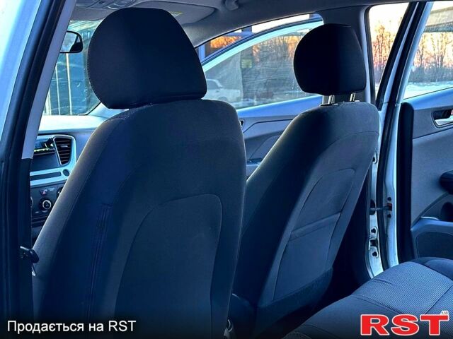 Білий Хендай Акцент, об'ємом двигуна 14 л та пробігом 49 тис. км за 12800 $, фото 12 на Automoto.ua