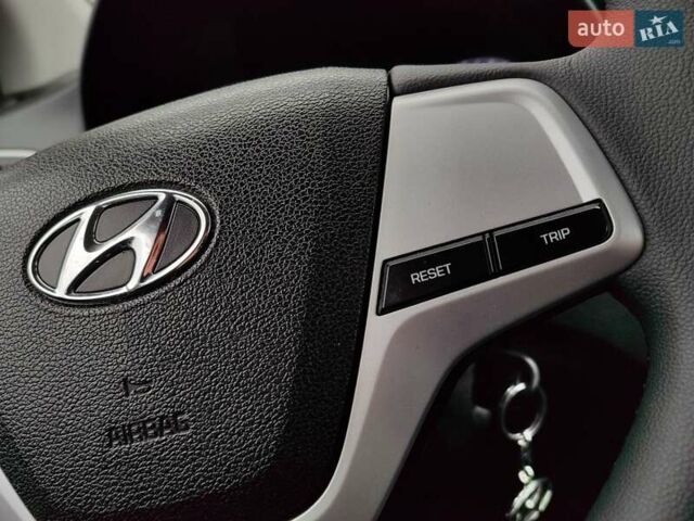 Білий Хендай Акцент, об'ємом двигуна 1.4 л та пробігом 46 тис. км за 10900 $, фото 16 на Automoto.ua