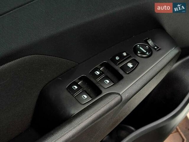 Білий Хендай Акцент, об'ємом двигуна 1.4 л та пробігом 46 тис. км за 10900 $, фото 24 на Automoto.ua