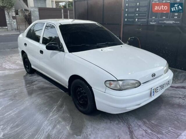 Білий Хендай Акцент, об'ємом двигуна 1.3 л та пробігом 450 тис. км за 1700 $, фото 1 на Automoto.ua