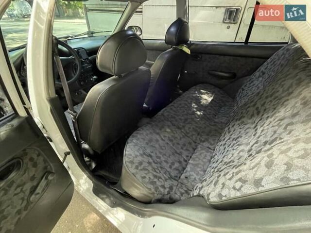 Білий Хендай Акцент, об'ємом двигуна 1.3 л та пробігом 450 тис. км за 1700 $, фото 5 на Automoto.ua