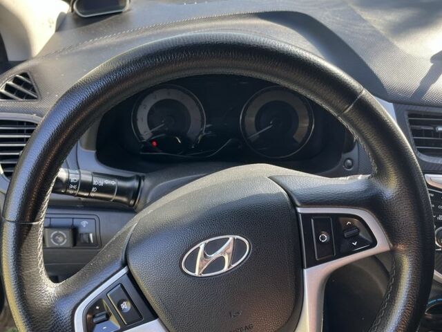 Бежевый Хендай Акцент, объемом двигателя 1.6 л и пробегом 201 тыс. км за 8500 $, фото 4 на Automoto.ua