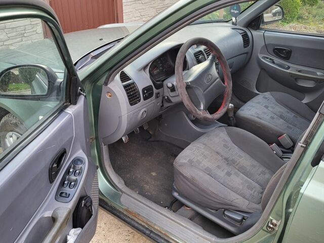 Бежевый Хендай Акцент, объемом двигателя 1.3 л и пробегом 250 тыс. км за 2000 $, фото 4 на Automoto.ua