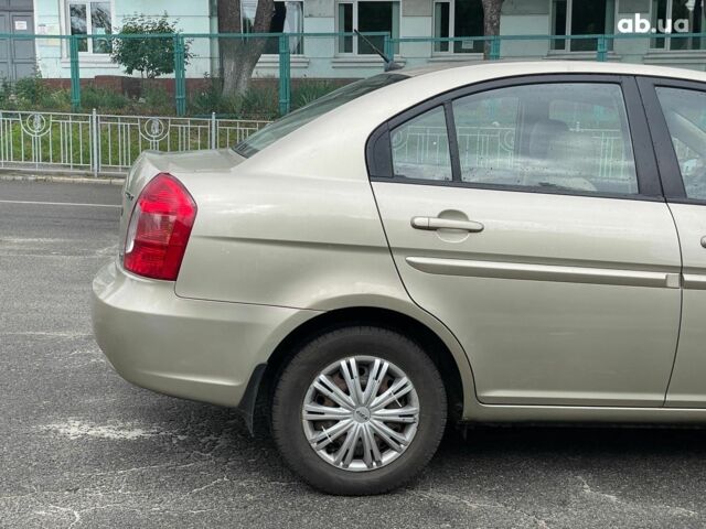 Бежевый Хендай Акцент, объемом двигателя 1.6 л и пробегом 182 тыс. км за 5690 $, фото 4 на Automoto.ua