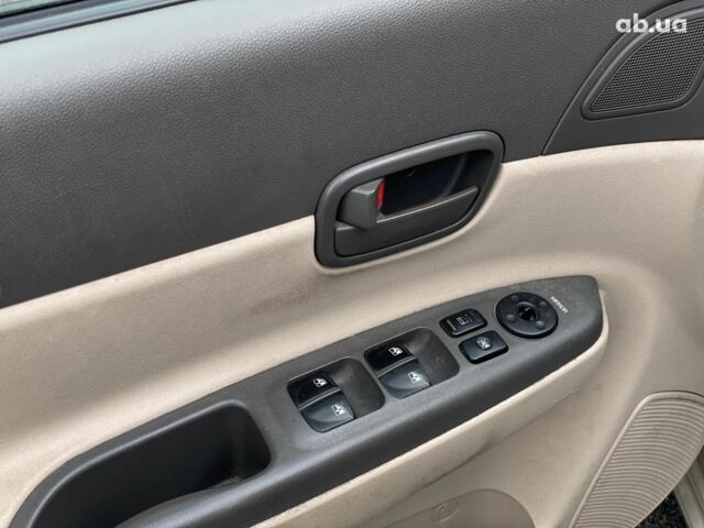 Бежевый Хендай Акцент, объемом двигателя 1.6 л и пробегом 182 тыс. км за 5690 $, фото 12 на Automoto.ua