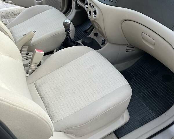 Бежевий Хендай Акцент, об'ємом двигуна 1.4 л та пробігом 160 тис. км за 4900 $, фото 8 на Automoto.ua