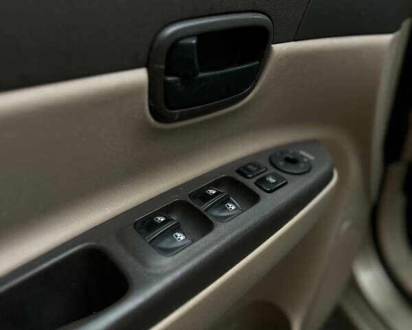 Бежевый Хендай Акцент, объемом двигателя 1.4 л и пробегом 229 тыс. км за 4900 $, фото 8 на Automoto.ua