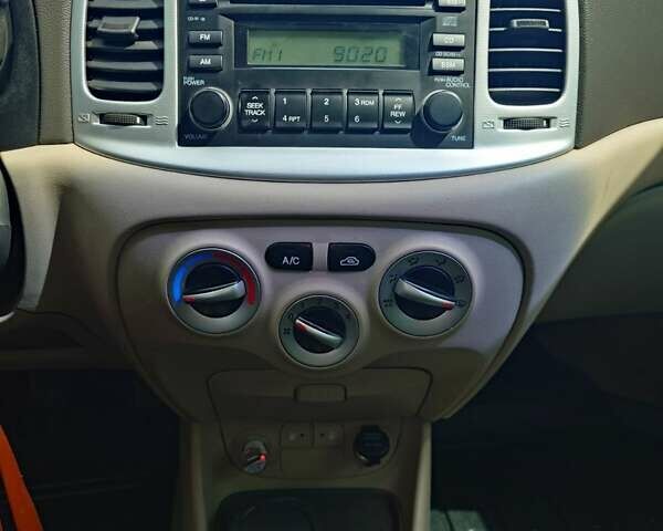 Бежевый Хендай Акцент, объемом двигателя 1.4 л и пробегом 60 тыс. км за 5700 $, фото 14 на Automoto.ua