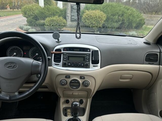 Бежевий Хендай Акцент, об'ємом двигуна 1.6 л та пробігом 257 тис. км за 4299 $, фото 8 на Automoto.ua