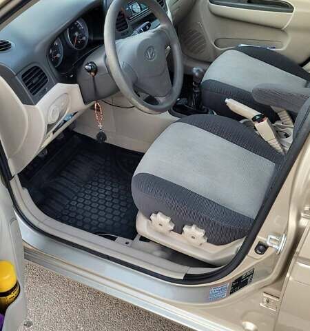 Бежевый Хендай Акцент, объемом двигателя 1.4 л и пробегом 120 тыс. км за 5350 $, фото 3 на Automoto.ua