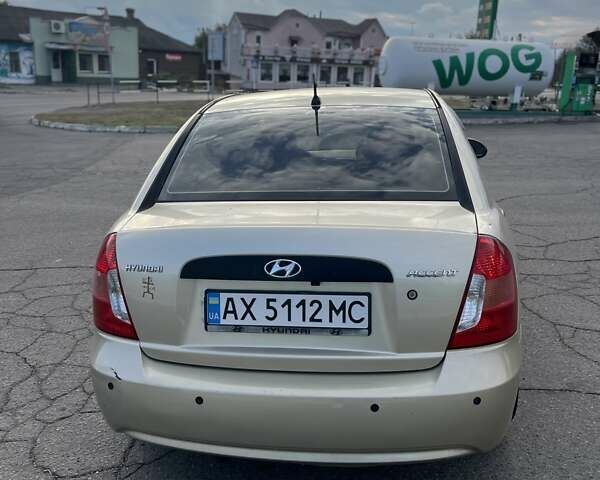 Бежевый Хендай Акцент, объемом двигателя 1.4 л и пробегом 216 тыс. км за 4750 $, фото 3 на Automoto.ua