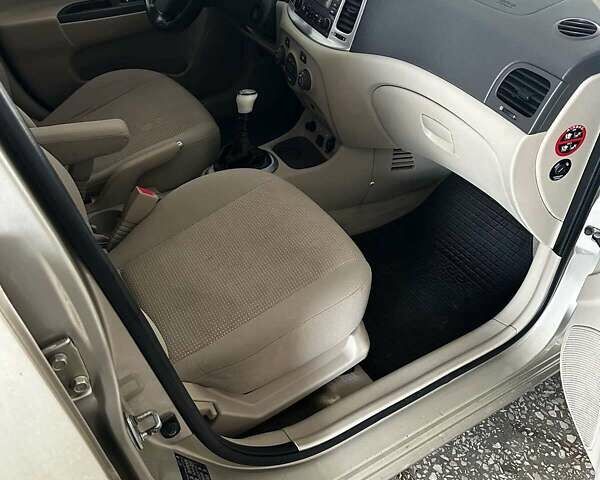 Бежевый Хендай Акцент, объемом двигателя 1.6 л и пробегом 350 тыс. км за 3800 $, фото 3 на Automoto.ua