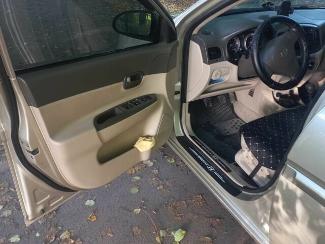 Бежевый Хендай Акцент, объемом двигателя 1.4 л и пробегом 192 тыс. км за 5200 $, фото 7 на Automoto.ua