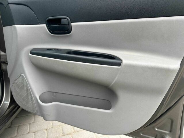 Бежевый Хендай Акцент, объемом двигателя 1.5 л и пробегом 174 тыс. км за 4990 $, фото 18 на Automoto.ua