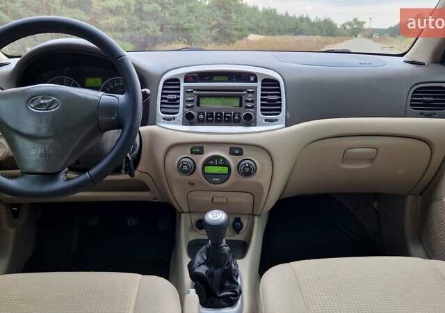Бежевий Хендай Акцент, об'ємом двигуна 1.6 л та пробігом 220 тис. км за 4450 $, фото 26 на Automoto.ua