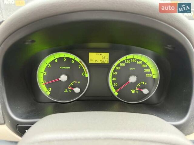 Бежевый Хендай Акцент, объемом двигателя 1.4 л и пробегом 141 тыс. км за 4900 $, фото 13 на Automoto.ua