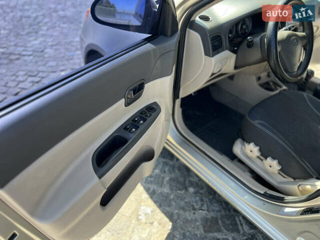 Бежевый Хендай Акцент, объемом двигателя 1.49 л и пробегом 335 тыс. км за 4100 $, фото 12 на Automoto.ua