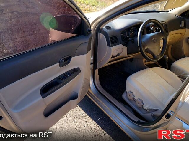 Бежевый Хендай Акцент, объемом двигателя 1.4 л и пробегом 177 тыс. км за 4900 $, фото 8 на Automoto.ua