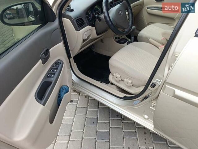 Бежевый Хендай Акцент, объемом двигателя 1.4 л и пробегом 224 тыс. км за 6100 $, фото 6 на Automoto.ua
